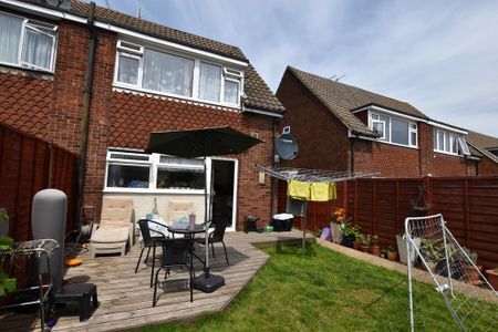 3 bedroom semi-detached house to rent - Photo 4