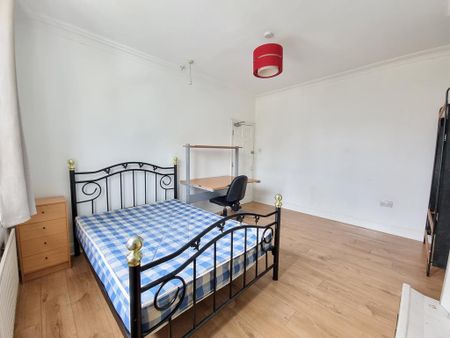 6 bedroom semi-detached house to rent - Photo 5