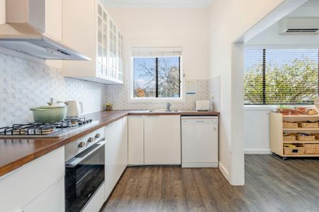 NEAT AND TIDY 3 BEDROOM HOME WITH HOME OFFICE - Photo 4