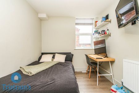 3 bed Apartment for Rent - Photo 2