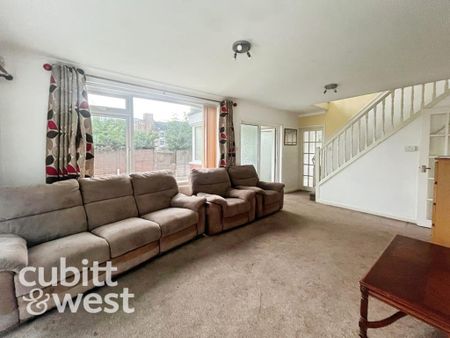 4 bedroom detached house to rent - Photo 2