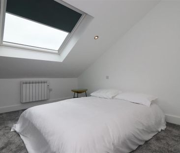 3 bedroom flat to rent - Photo 2