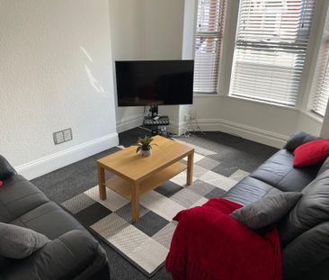 1 bedroom in a house share to rent - Photo 2