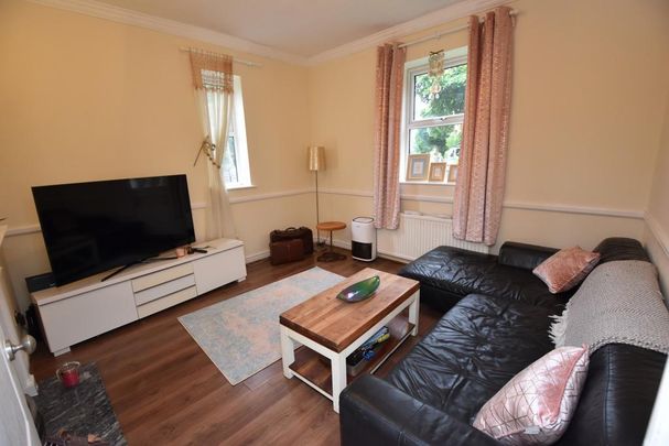 2 bedroom end of terrace house to rent - Photo 1