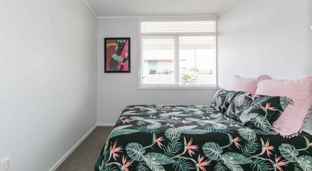 Spacious Family Home with Great Outdoor Living - Photo 2