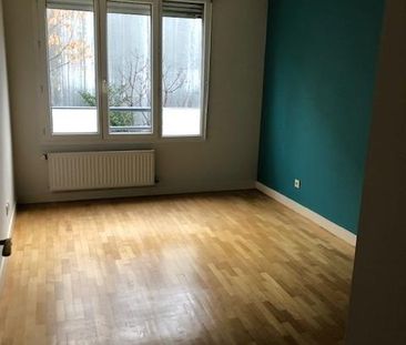 Location Appartement 3 pièces 73m² LYON 7ème - Photo 2