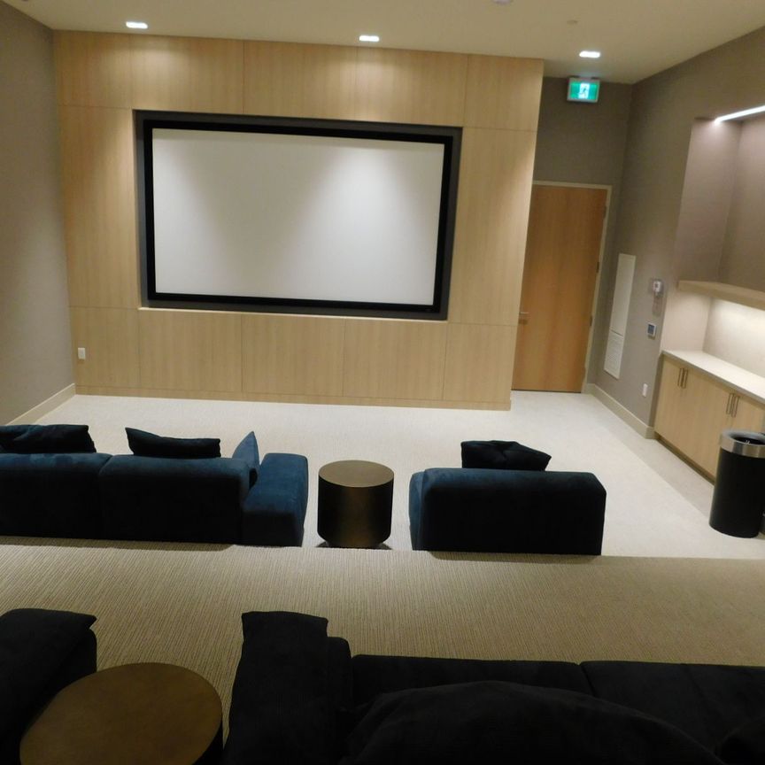 For Lease - 8960 Jane Street Unit# 2001, Vaughan, Ontario - Photo 1