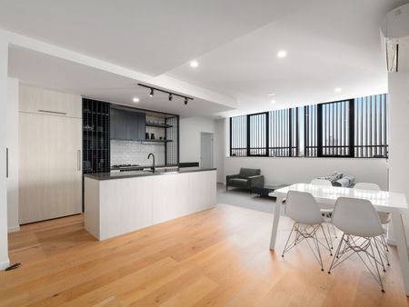 Fully Furnished Executive Apartment with City & River Views - Photo 5