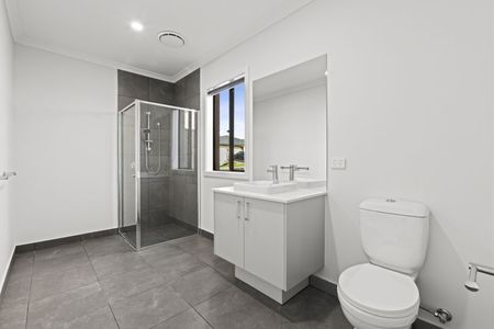 65 Allansford Crescent, Armstrong Creek - Photo 3