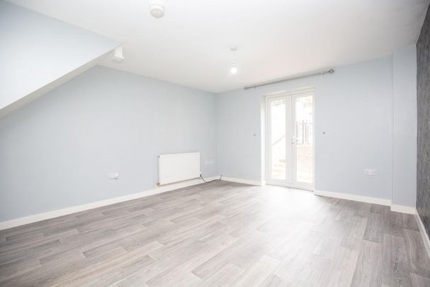 3 bedroom semi-detached house to rent - Photo 1