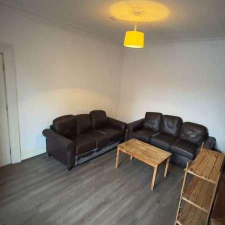 Knowle Avenue, Burley, Leeds, LS4 - Photo 1