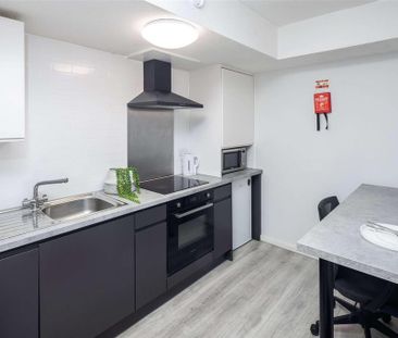 1 bedroom in a flat share to rent - Photo 1
