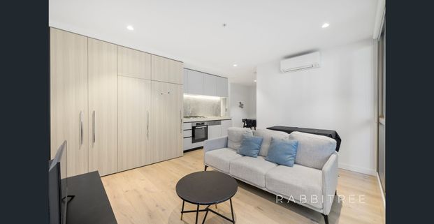 Stylish 1-Bedroom Apartment in Southbank - Furnished. - Photo 1