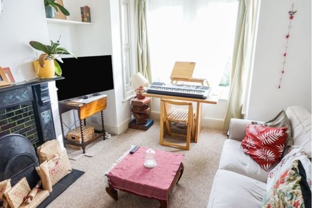 3 Bed Terraced House, Malmesbury Road, SO15 - Photo 1