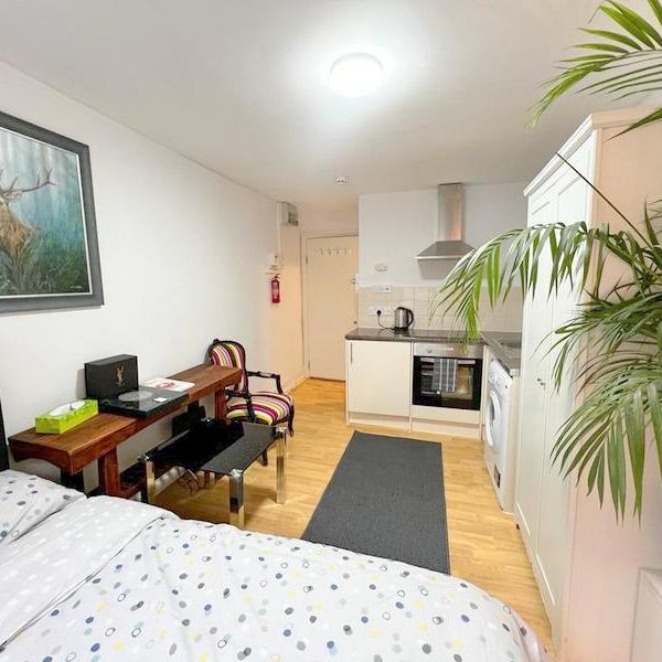 Studio to rent - Photo 1