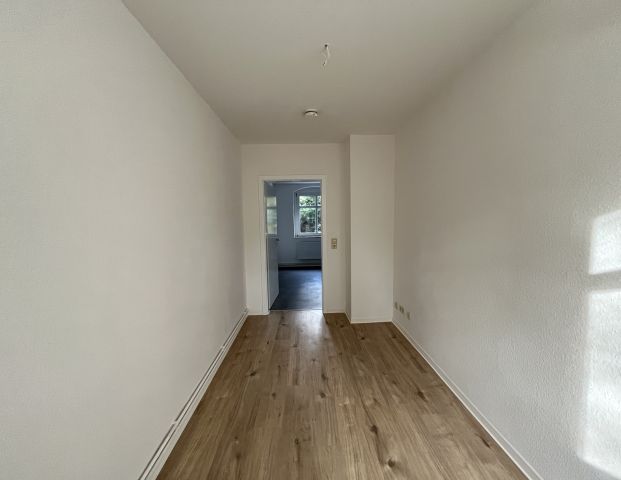 Helle Erdgeschosswohnung – mit Einbauküche und Pachtgarten auf Wunsch - Foto 1