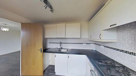 3 bedroom flat to rent - Photo 3