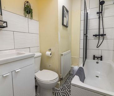 4 bed Mid Terraced House for Rent - Photo 3