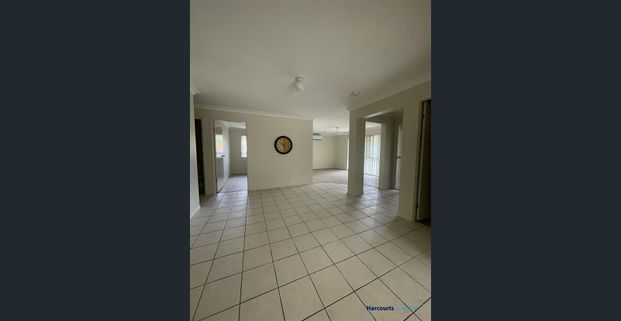 Refurbished Family Home in Carindale - Photo 1