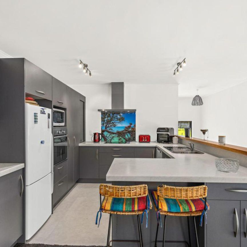 Country home minutes from Matakana Village - Photo 1