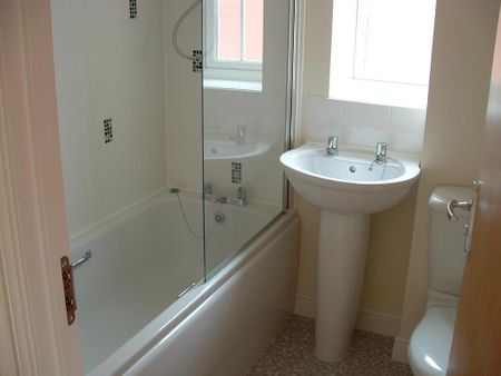 2 bedroom semi-detached house to rent - Photo 4