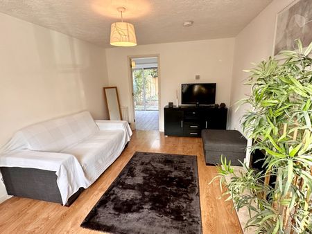 2 Bed Terraced House, Hither Farm Road, SE3 - Photo 2