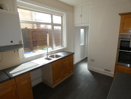 1 bedroom ground floor flat to rent - Photo 2