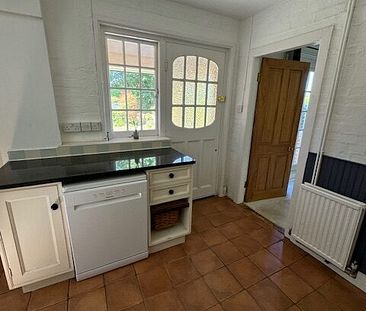 Three Double Bedroom Cottage to Rent in Mayfield - Photo 2