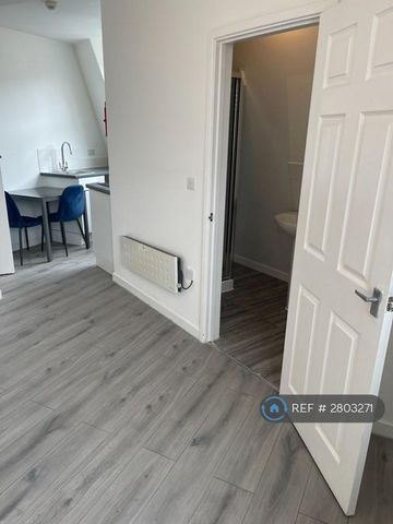 Studio to rent - Photo 5