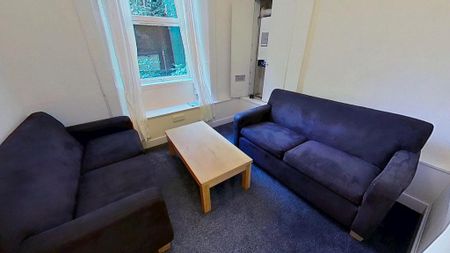 3 bedroom flat to rent - Photo 4