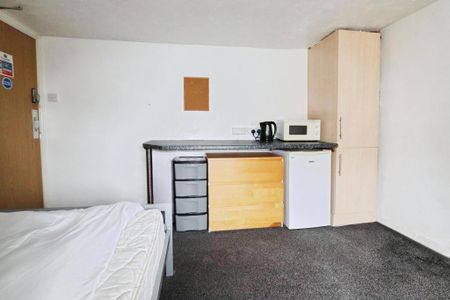 1 bedroom in a house share to rent - Photo 3