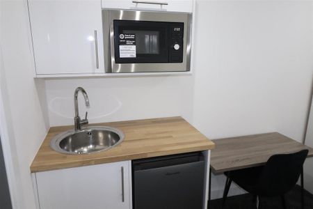 1 bedroom in a house share to rent - Photo 3