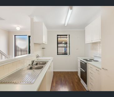 Perfectly Positioned Townhouse Just Steps From the CBD - Photo 2