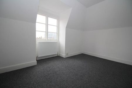 3 Bedroom Maisonette to let - Photo 5