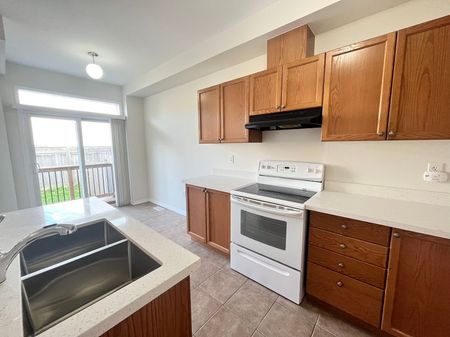For Lease - 2299 Stone Glen Crescent, Oakville, Ontario - Photo 3