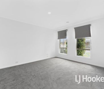 Fresh 3 Bedroom - Photo 3