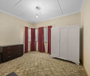 19 Russell St, Silkstone QLD 4304 - House For Rent | Domain - Photo 6