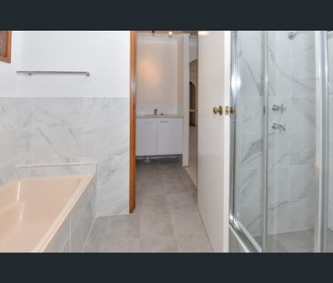 27 Woodport Close, Green Point, NSW 2251 - Photo 2