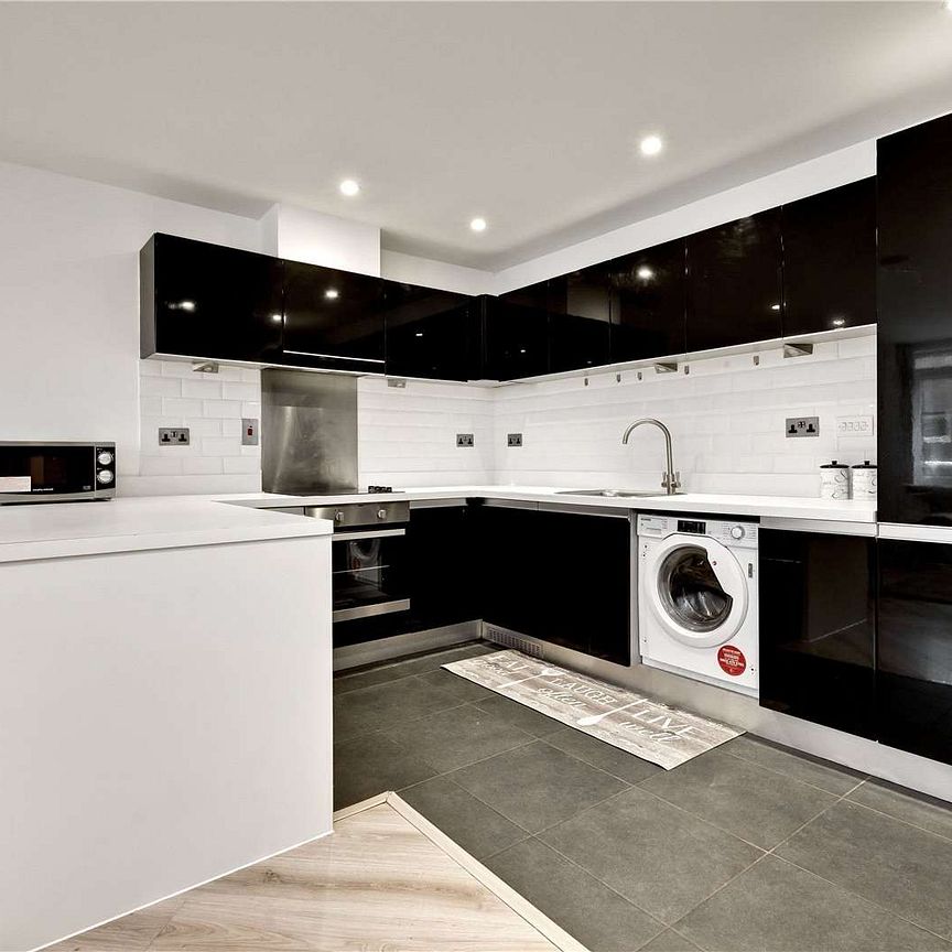 A fantastic modern three bedroom apartment. - Photo 1