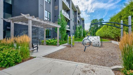 For Lease - 3170 Erin Mills Parkway Unit# 405, Mississauga, Ontario - Photo 3