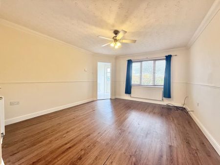 4 bedroom detached house to rent - Photo 2