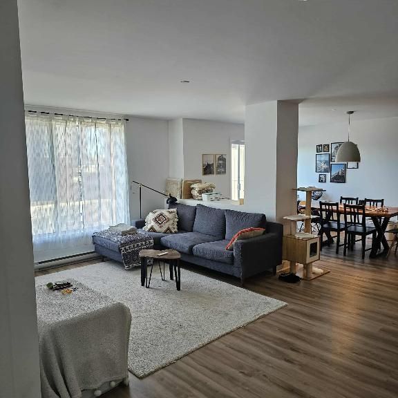 Grand 4 1/2 à Laval, 2 salles de bains, à 2 pas du métro Montmorency - Photo 1