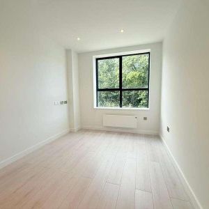 Camberley, Surrey, GU15 - Photo 2