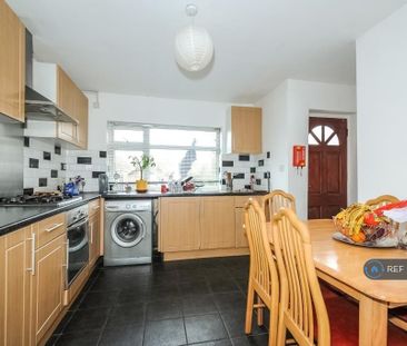 5 bedroom semi-detached house to rent - Photo 6