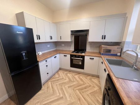 4 bedroom terraced house to rent - Photo 5