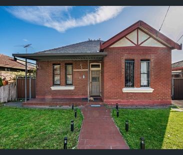 CONVENIENTLY LOCATED HOME - Photo 3