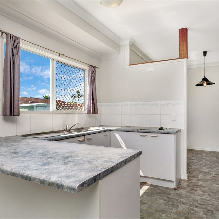 CHARMING 3 BEDROOM 1 BATHROOM HOME - Photo 1