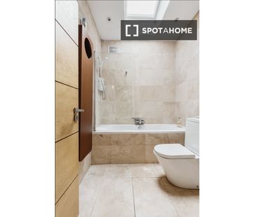 Room for rent in 5-bedroom house in Chapelizod, Dublin - Photo 5