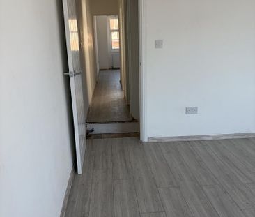 4 bedroom terraced house to rent - Photo 6