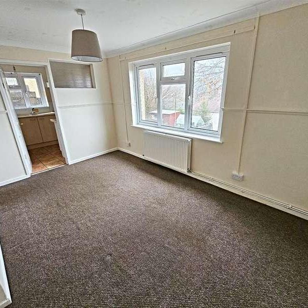 Porcher Avenue, Glyncoch, Pontypridd, CF37 - Photo 1